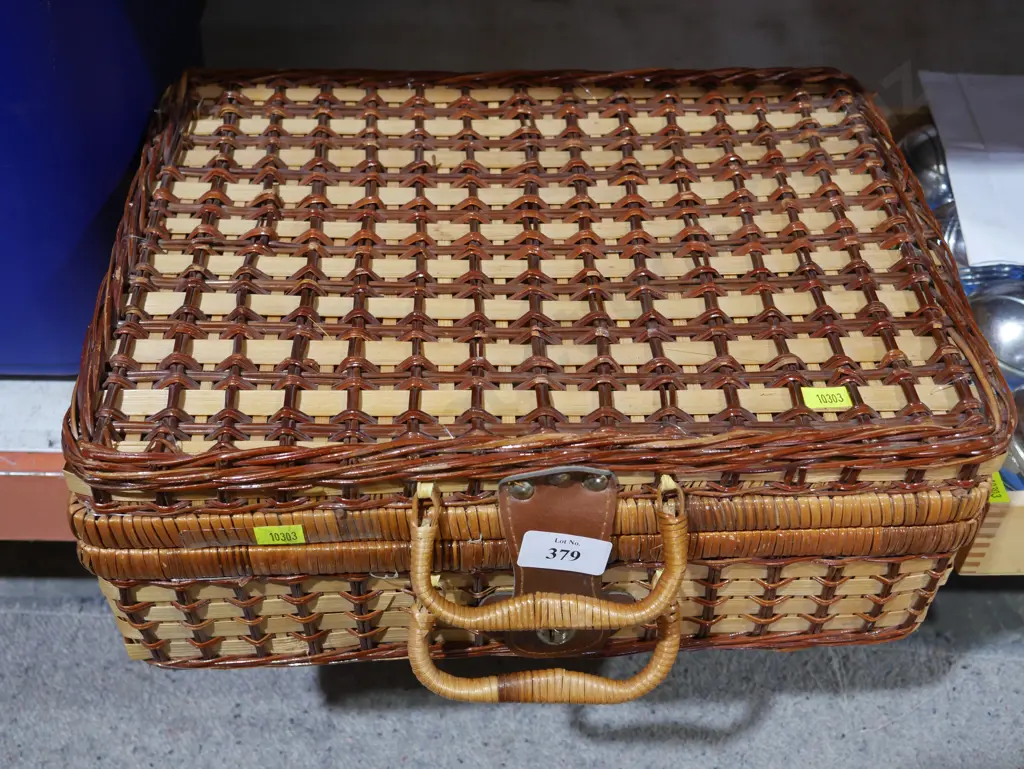 Picnic basket Image 1++