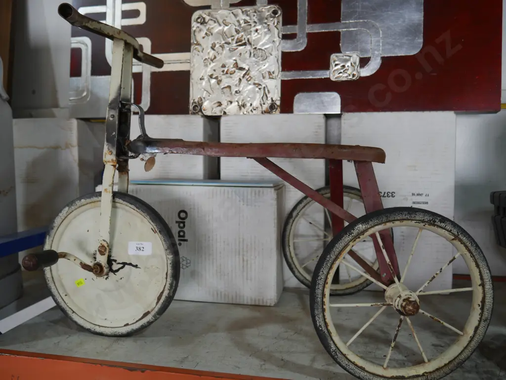 Vintage childs tricycle Image 1++
