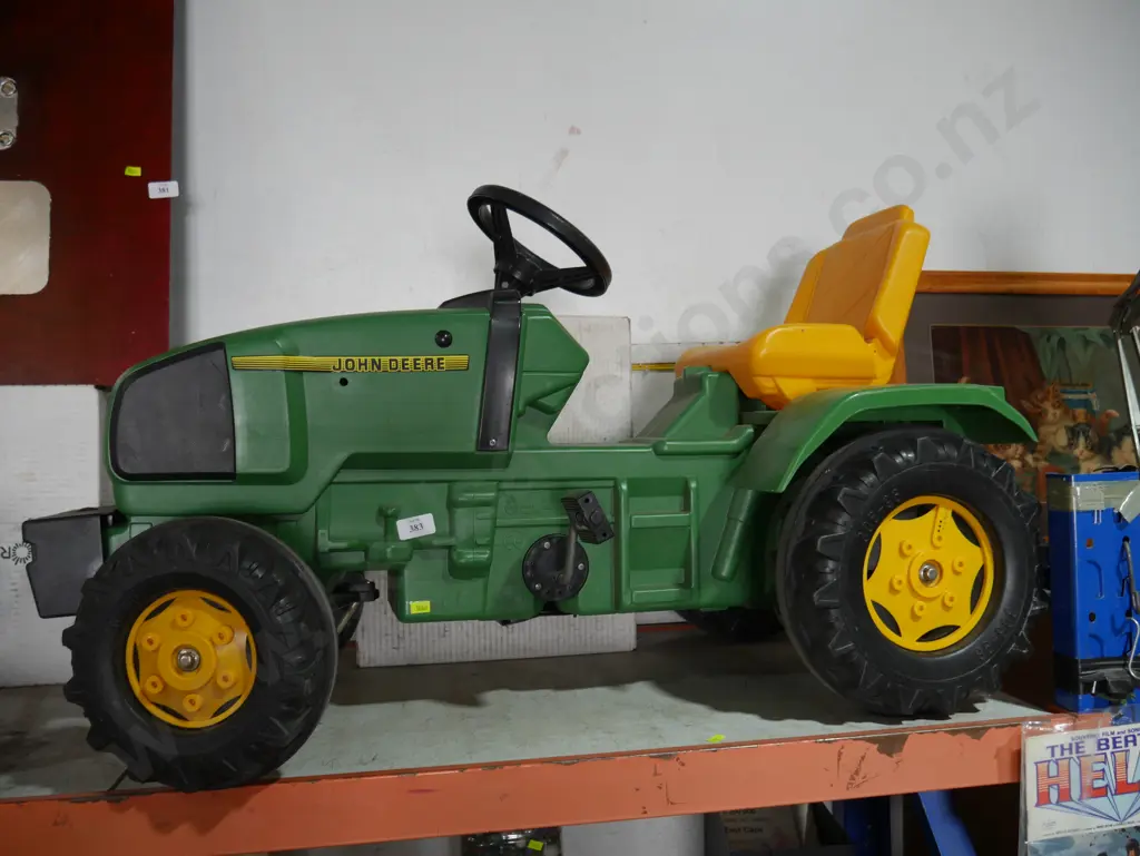 John Deere toy ride on tractor Image 1++