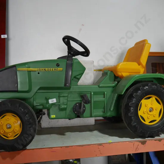 John Deere toy ride on tractor