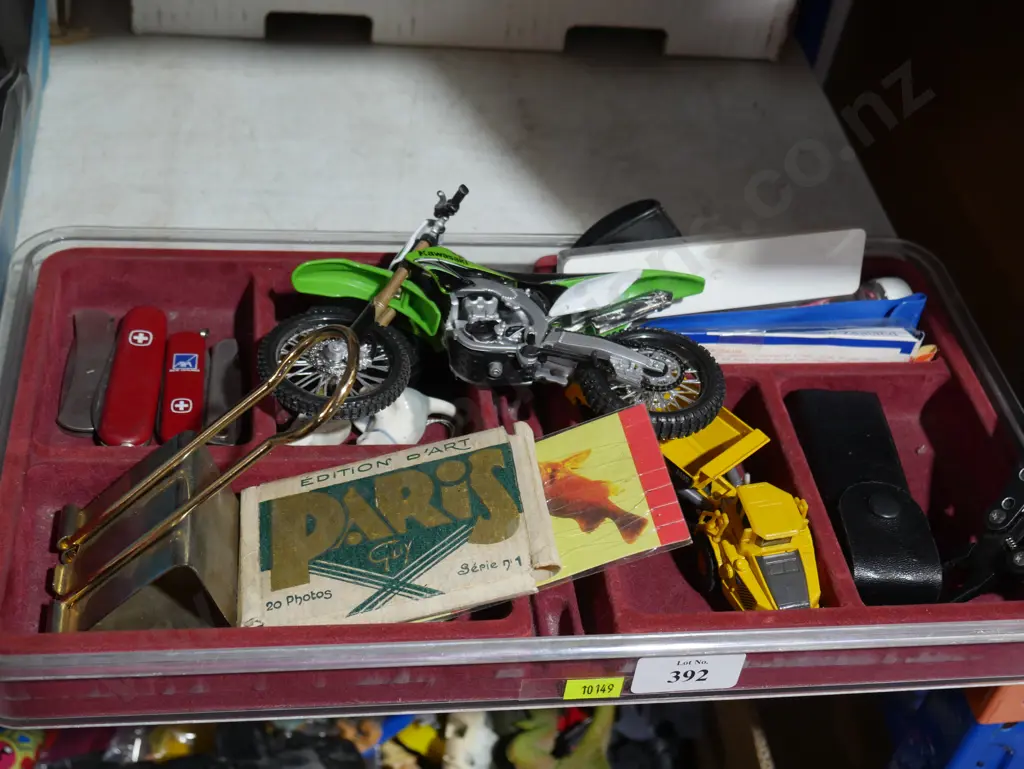 Pocket knives, toy motorbike etc Image 1++