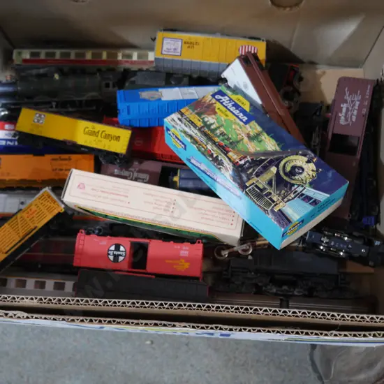 Box train carriage toys