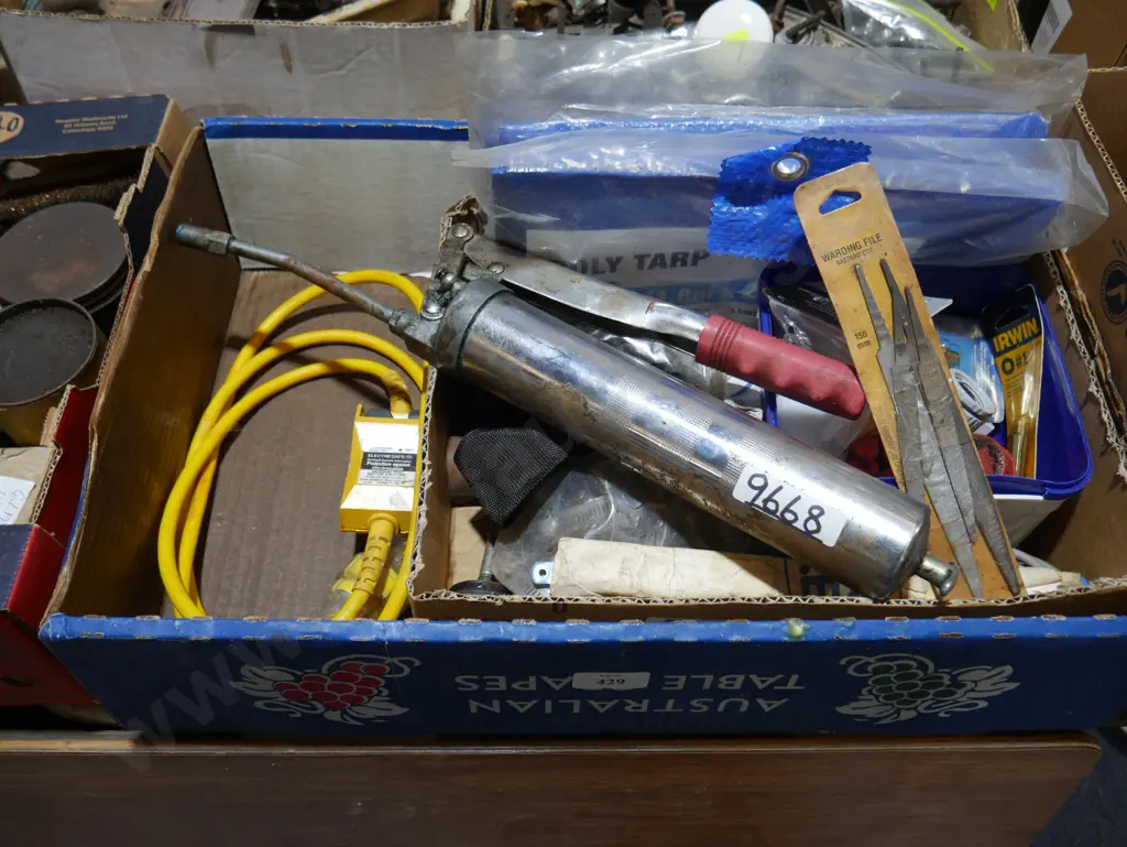Assorted workshop items Image 1++