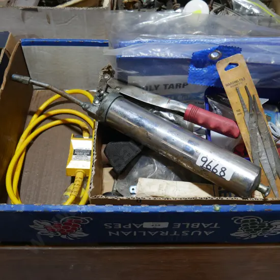 Assorted workshop items