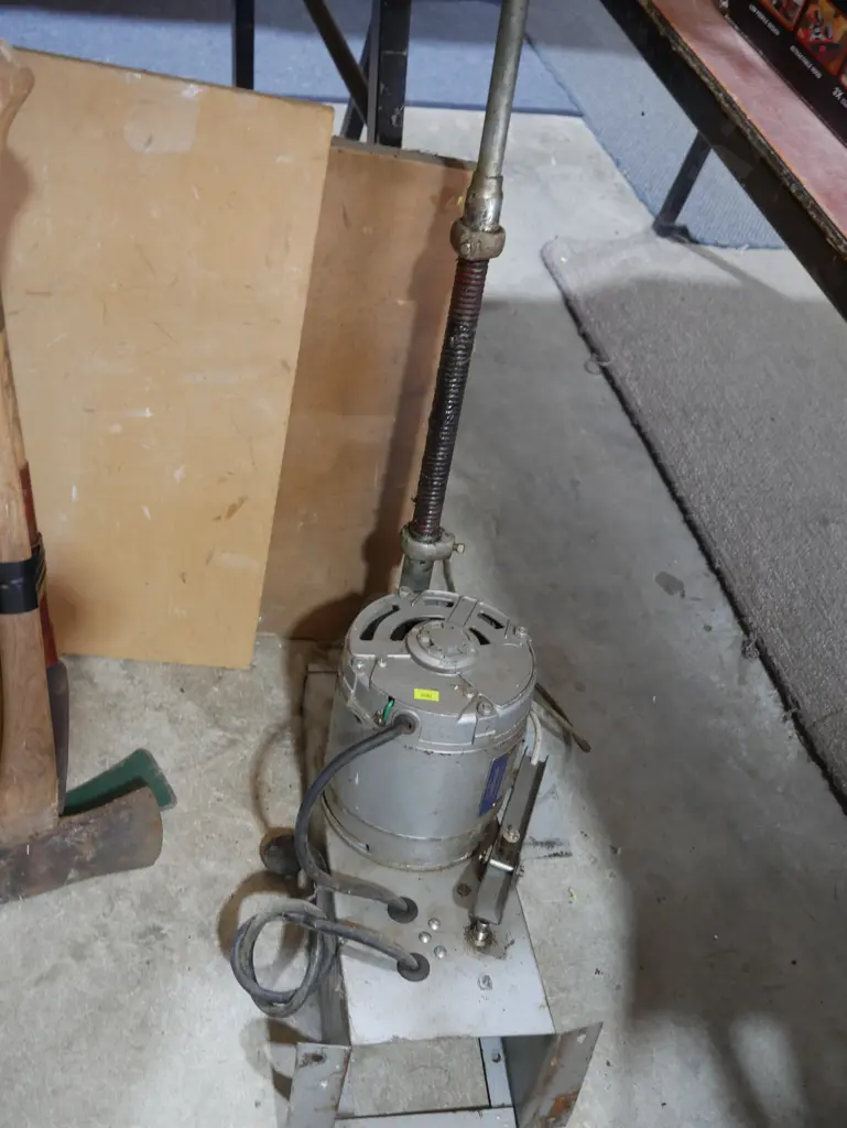 Motor and arm for shearing Image 1++