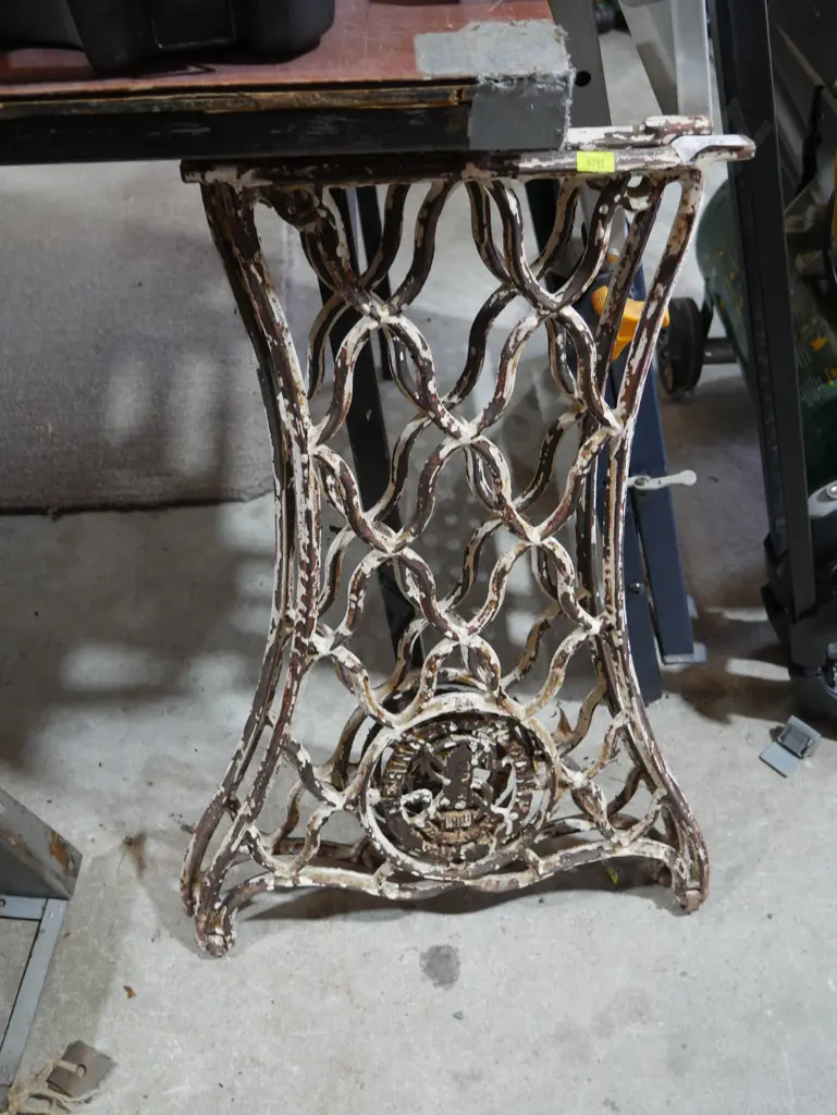 Singer sewing machine legs Image 1++