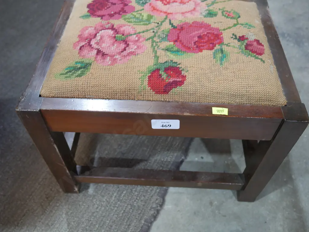 Tapestry top stool Image 1++
