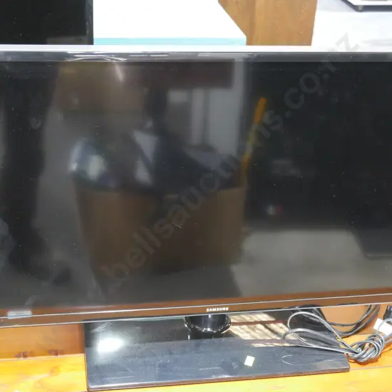 Samsung 32-in TV