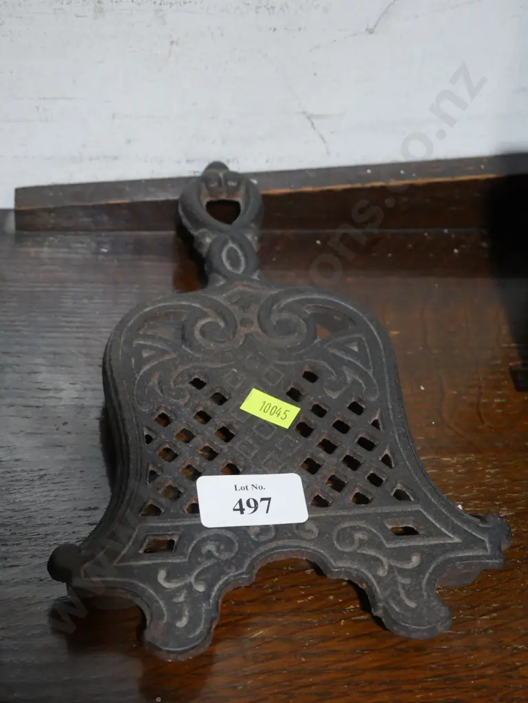 Cast iron trivet Image 1++