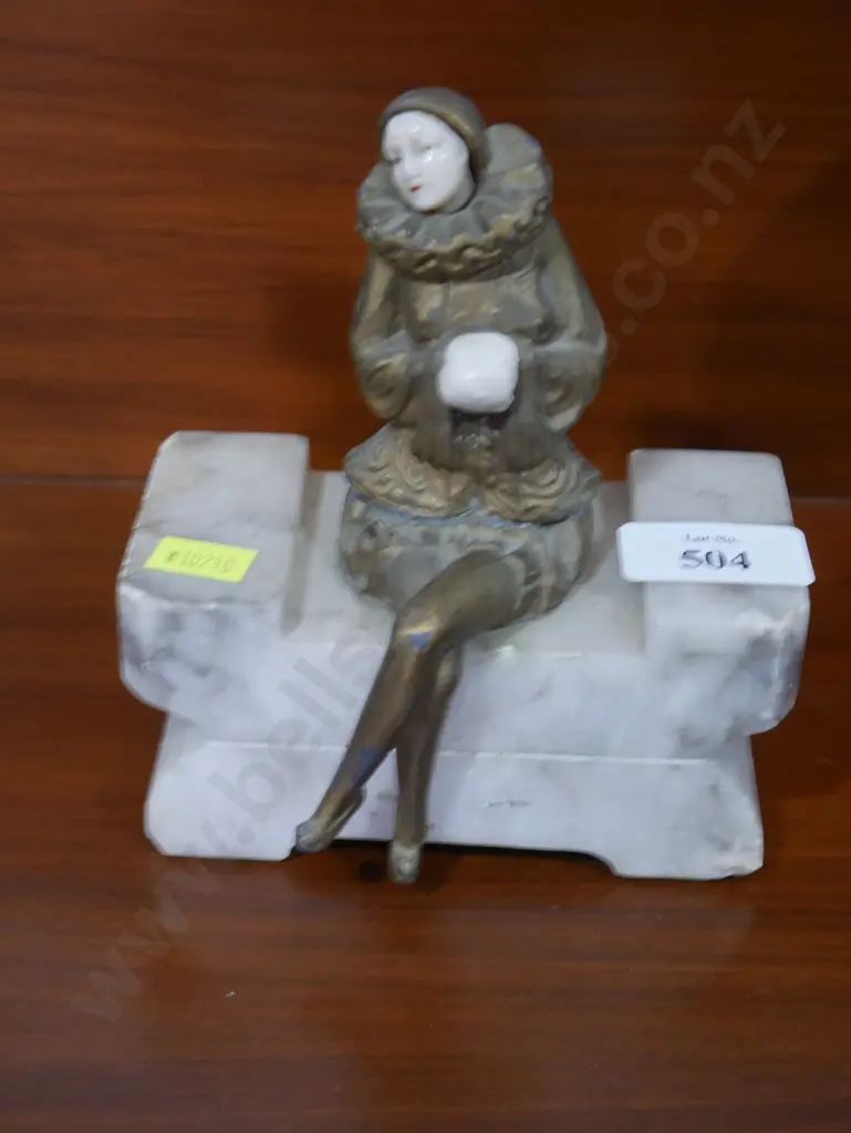 Brass sitting lady ornament Image 1++