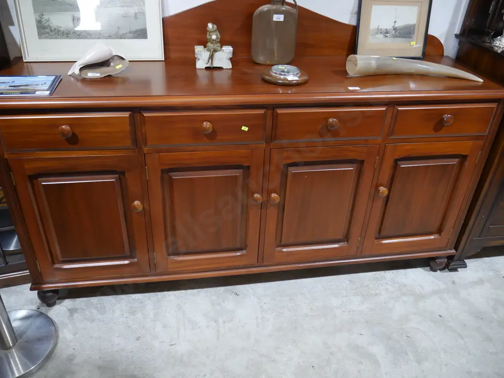 Sideboard Image 1++