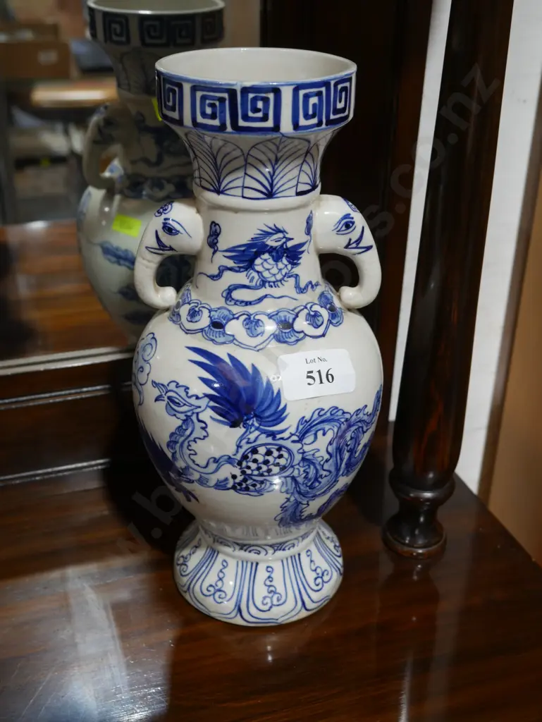 Blue and white vase Image 1++