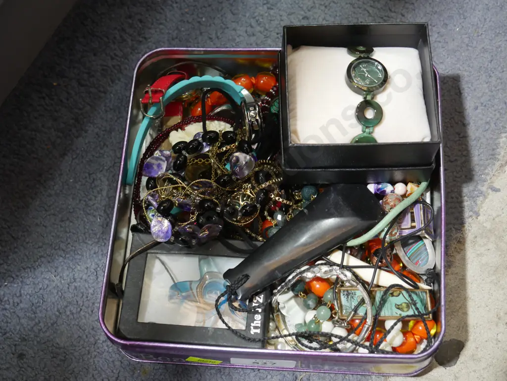 Assorted jewellery Image 1++