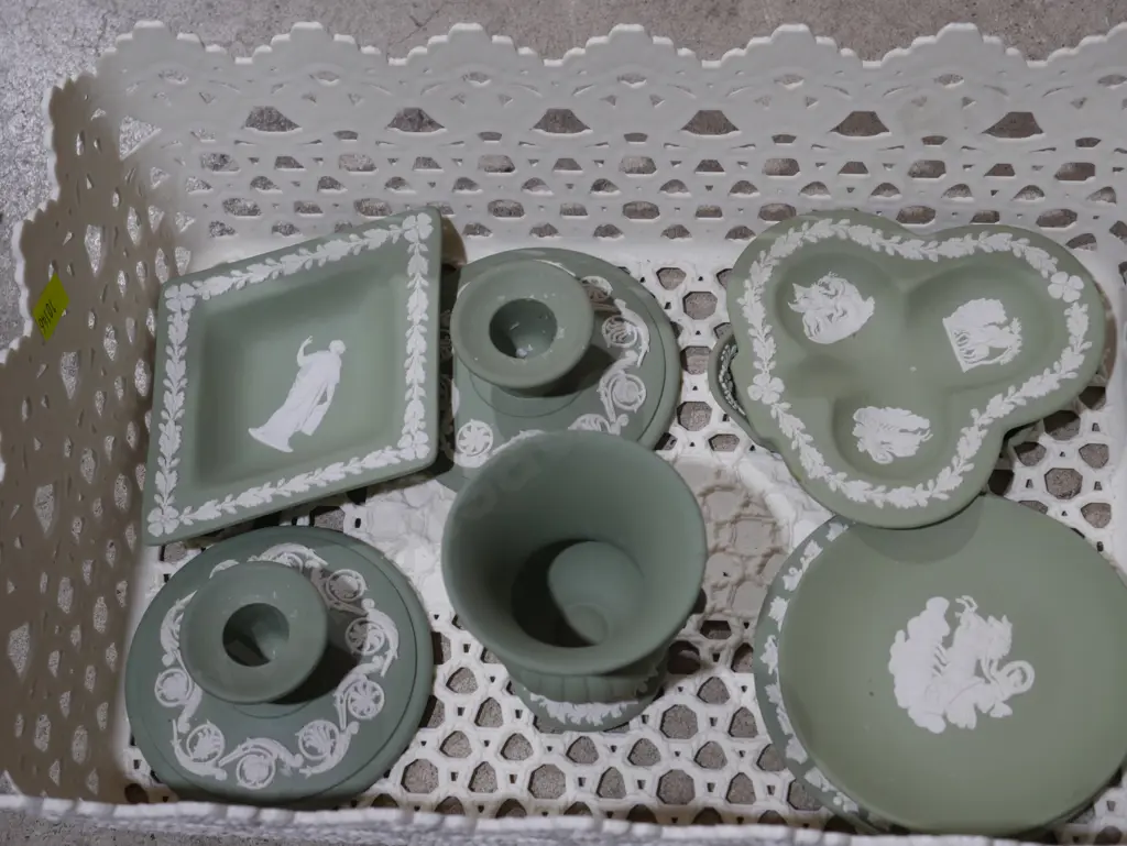 Wedgewood candlesticks etc all in green Image 1++