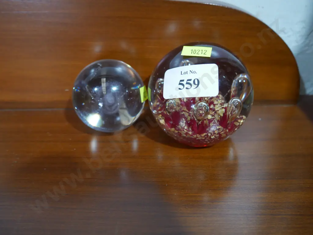 2 glass paperweights Image 1++