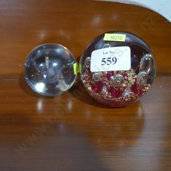 2 glass paperweights