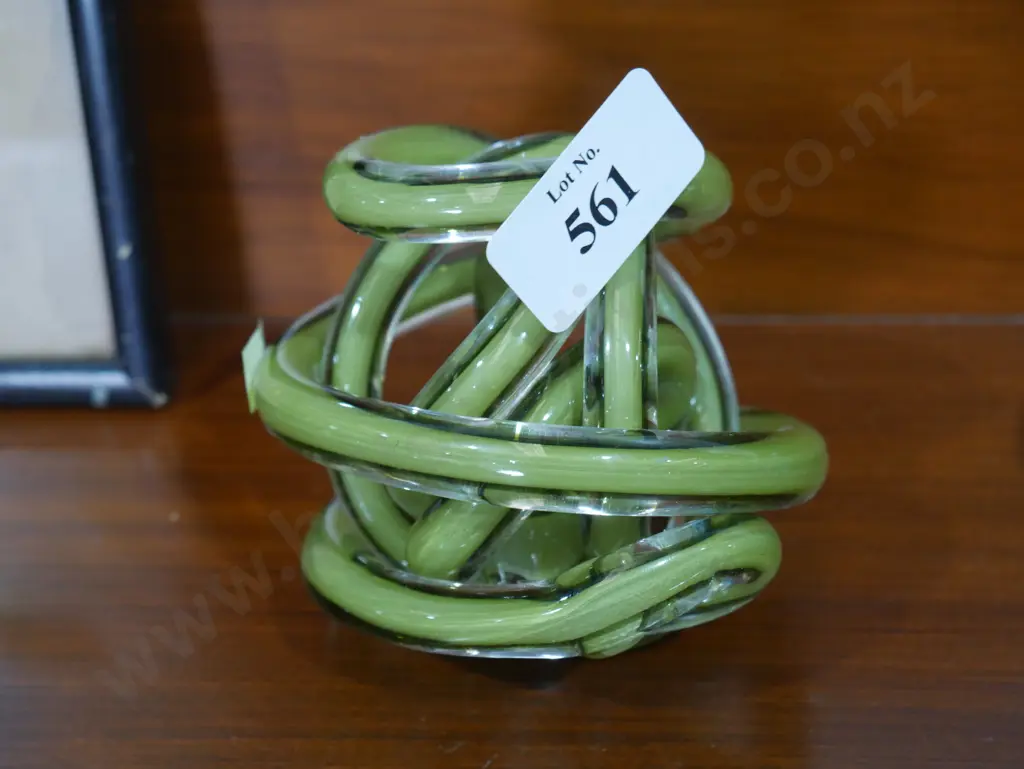 Decorative glass love knot Image 1++