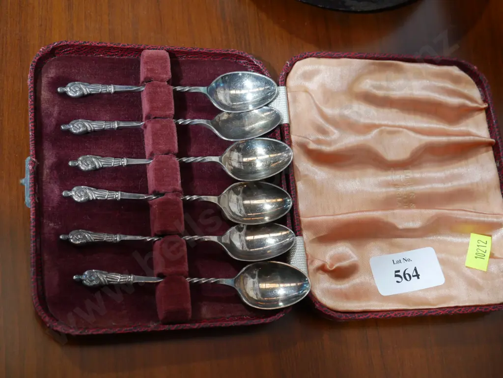 Boxed set of silver tea spoons Image 1++