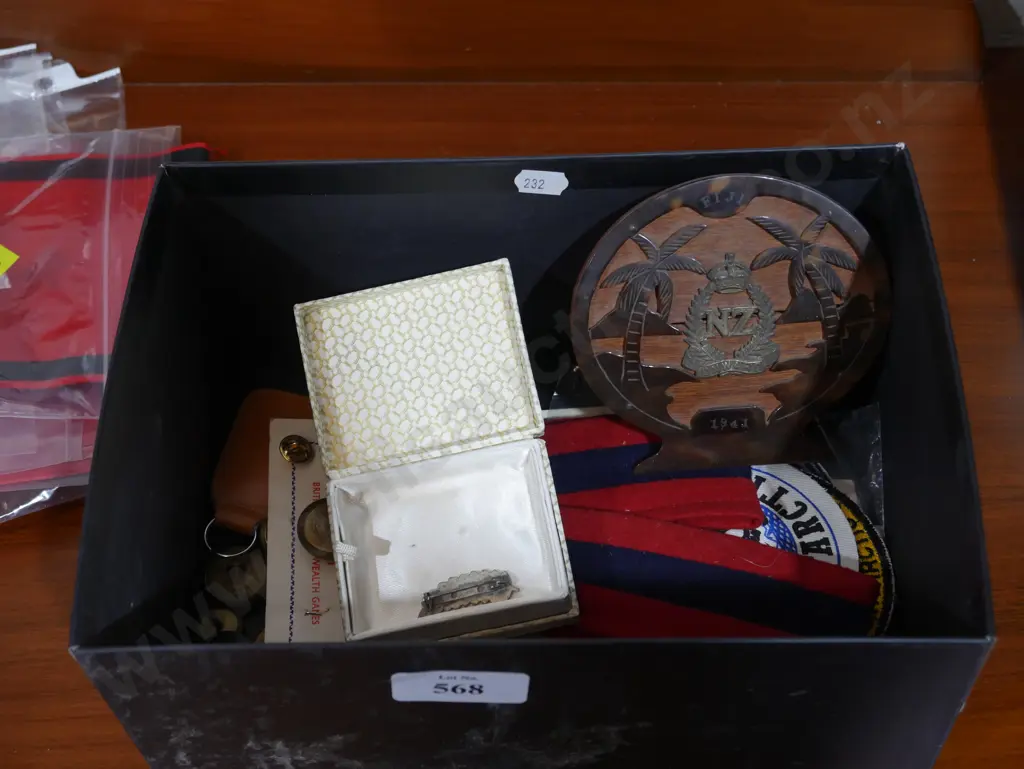 Army buttons, badges etc Image 1++