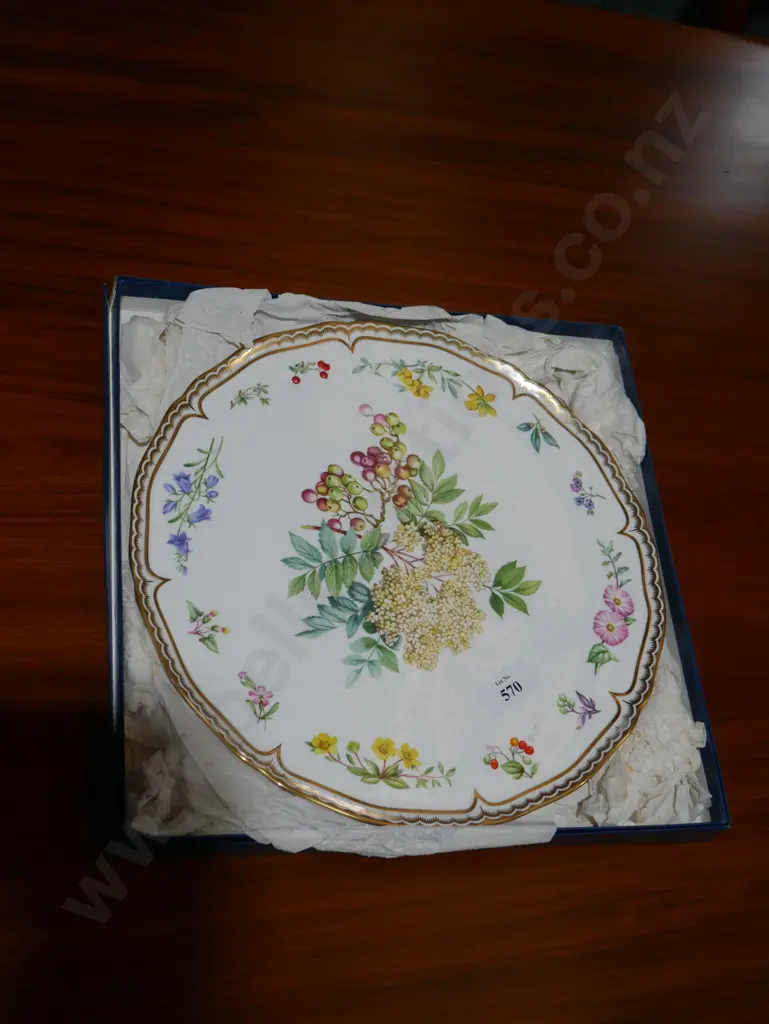 Royal Worcester boxed platter Image 1++