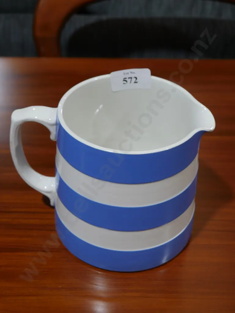 Cornishware jug Image 1++