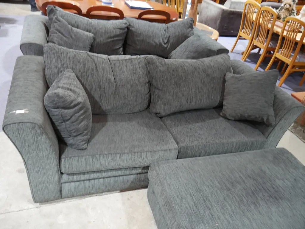 Three piece lounge suite Image 1++