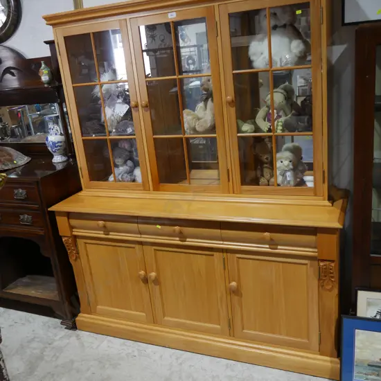 Hutch dresser