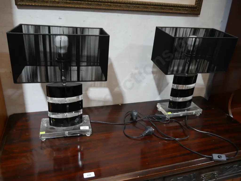 Pair of table lamps Image 1++