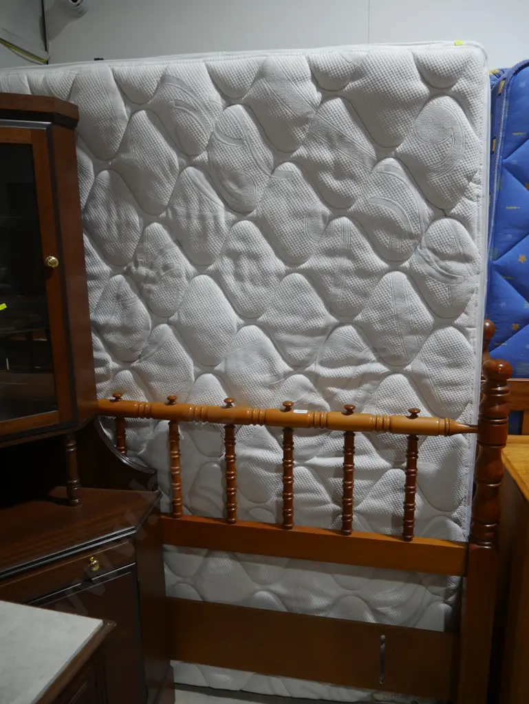 Queen bed with headboard Image 1++