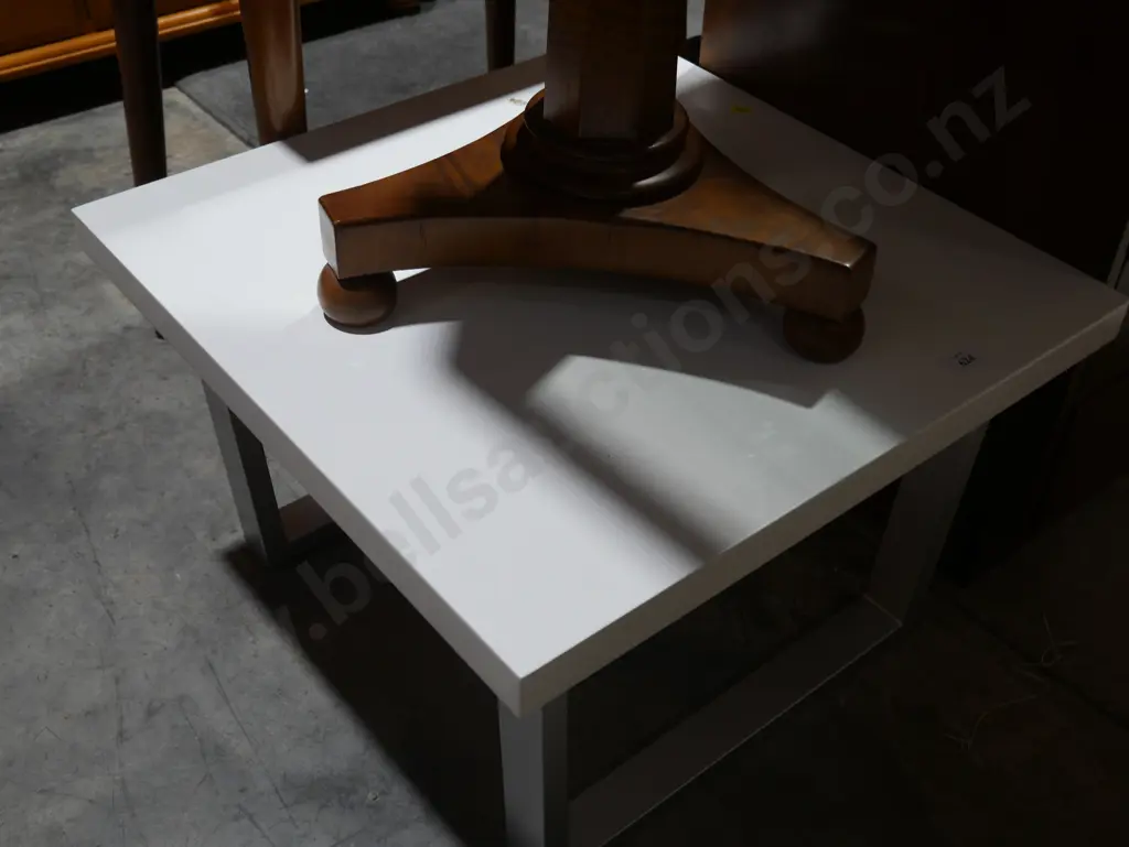 White coffee table Image 1++