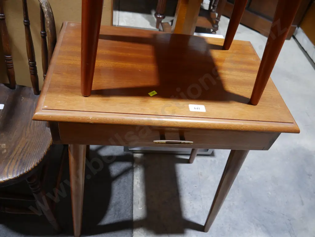 Occasional table with drawer Image 1++