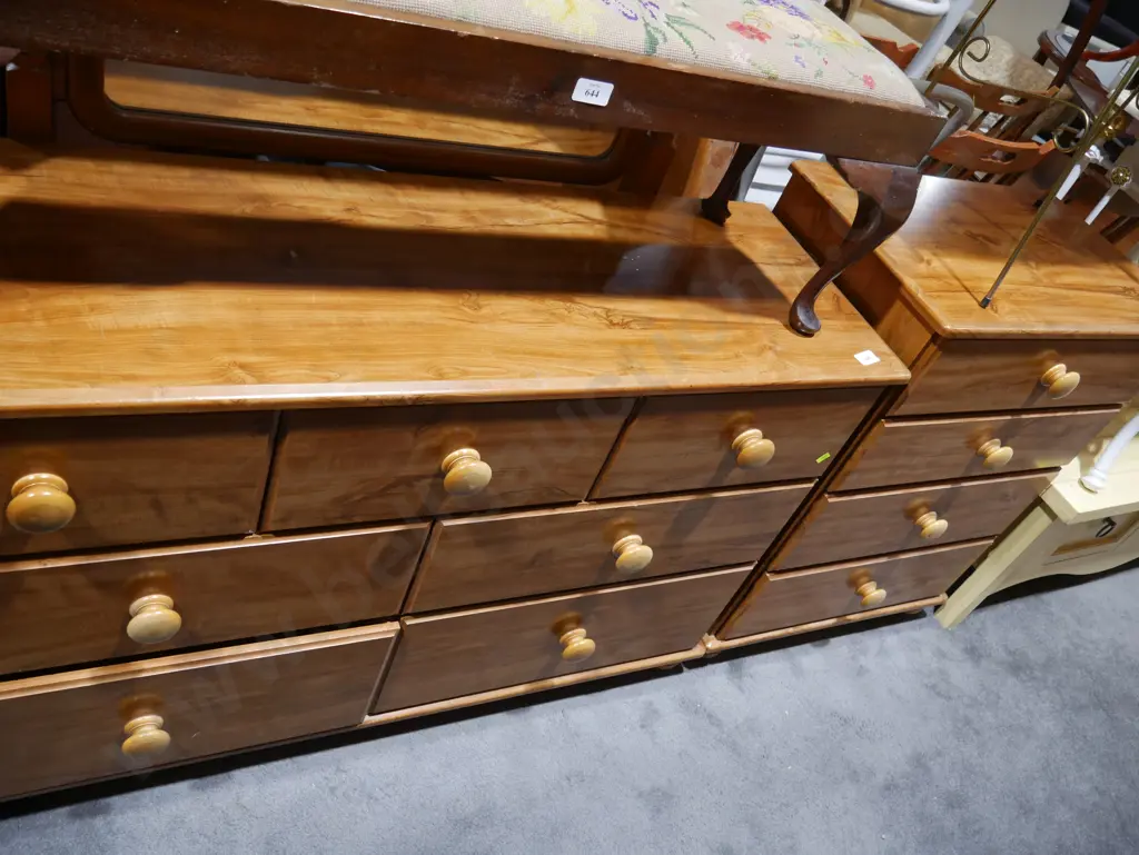 Dressing table and chest of drawers Image 1++