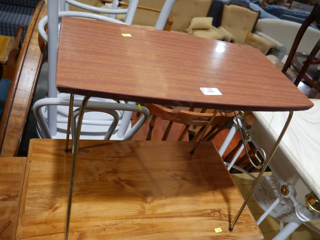 Formica top occasional table Image 1++