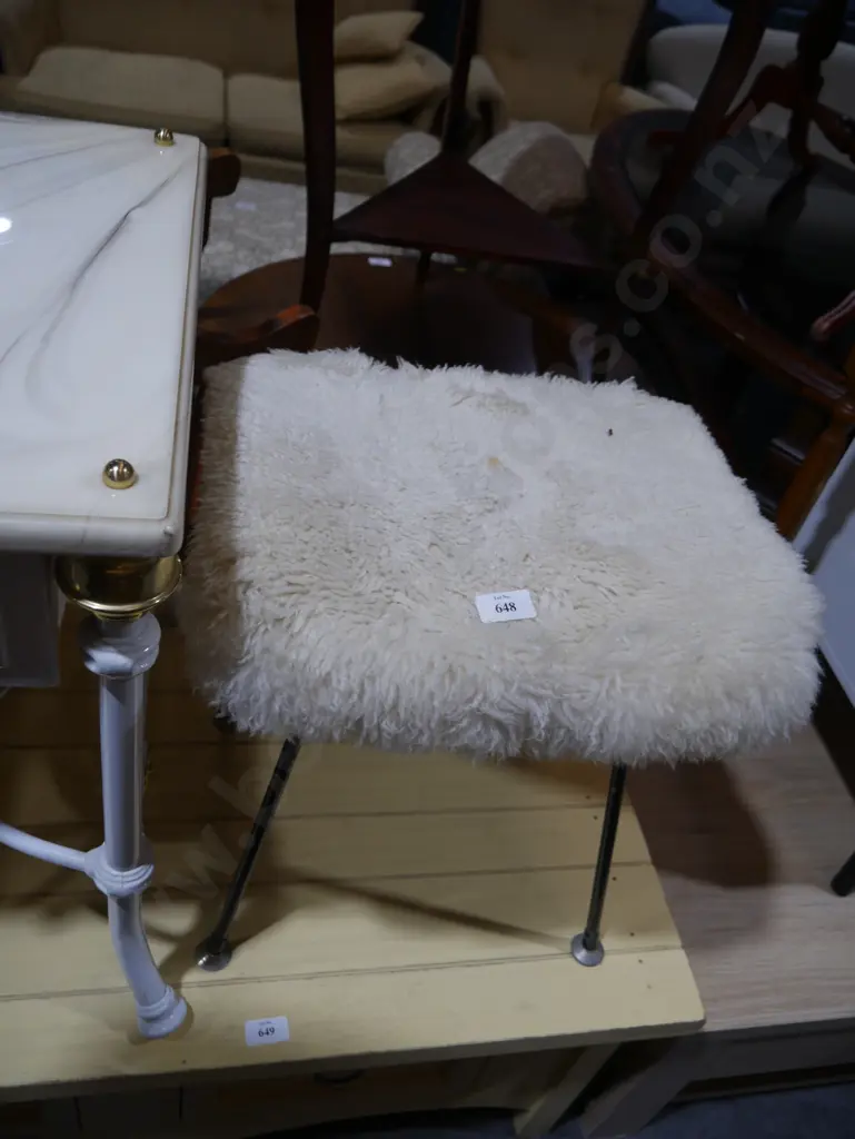 Sheepskin top stool Image 1++