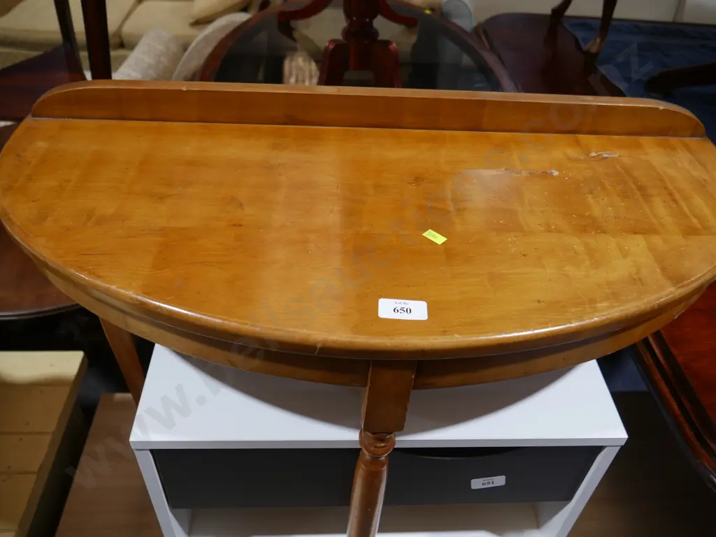 Half round hall table Image 1++