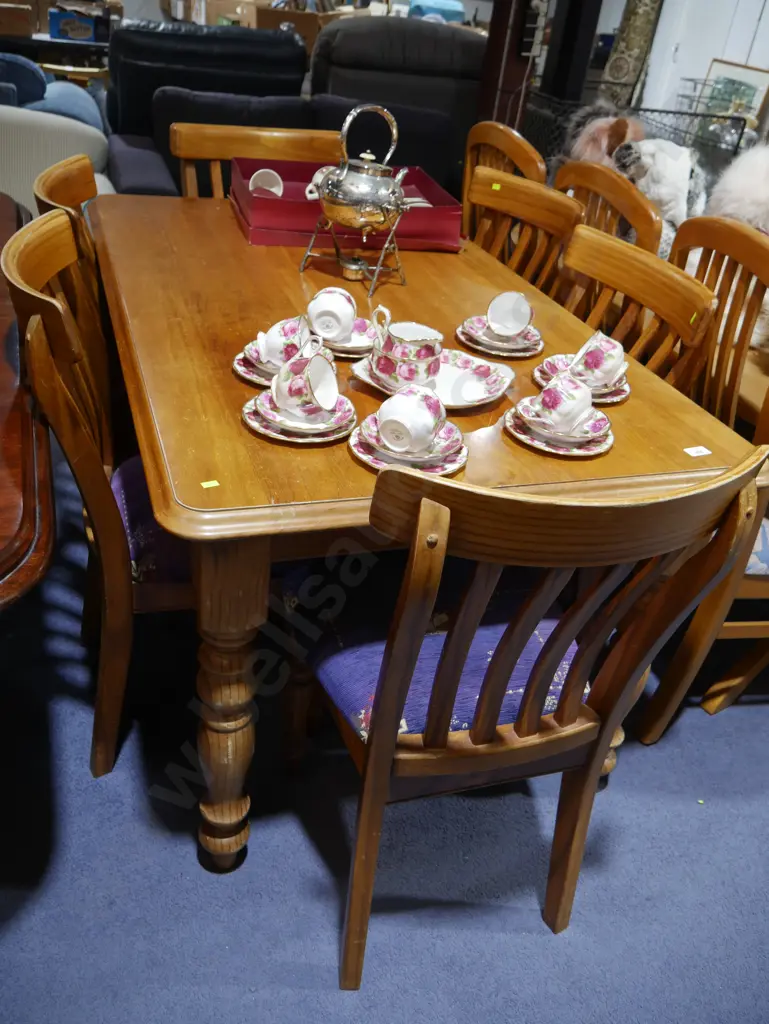 Solid wood dining table and 6 chairs Image 1++