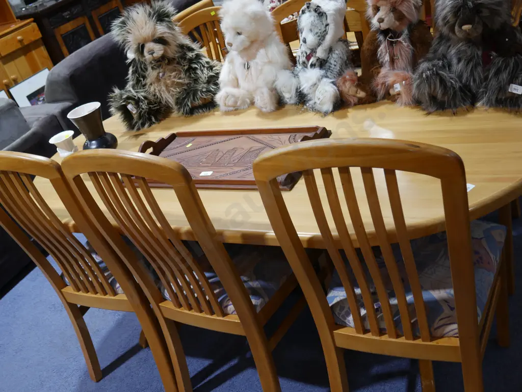 Dining table and 6 chairs Image 1++