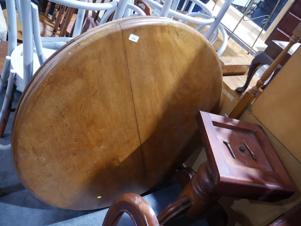 Loo table Image 1++