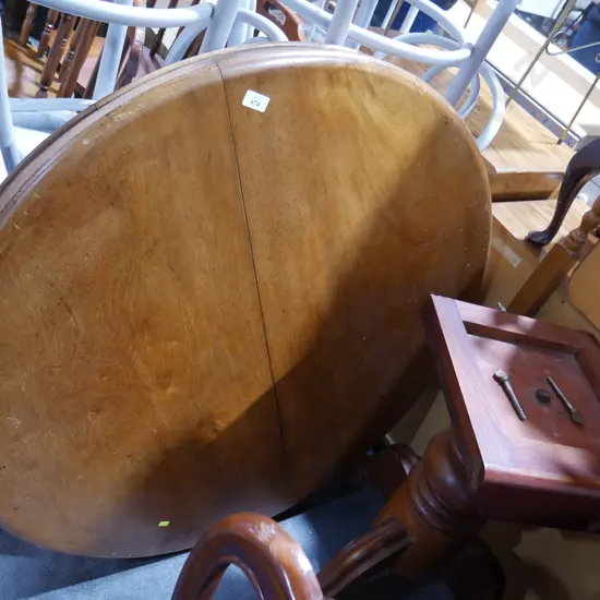 Loo table