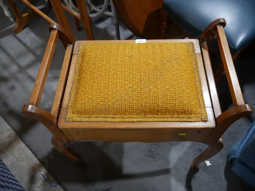 Piano stool Image 1++
