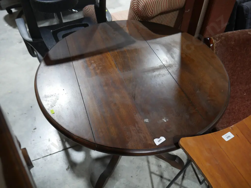 Wine table Image 1++