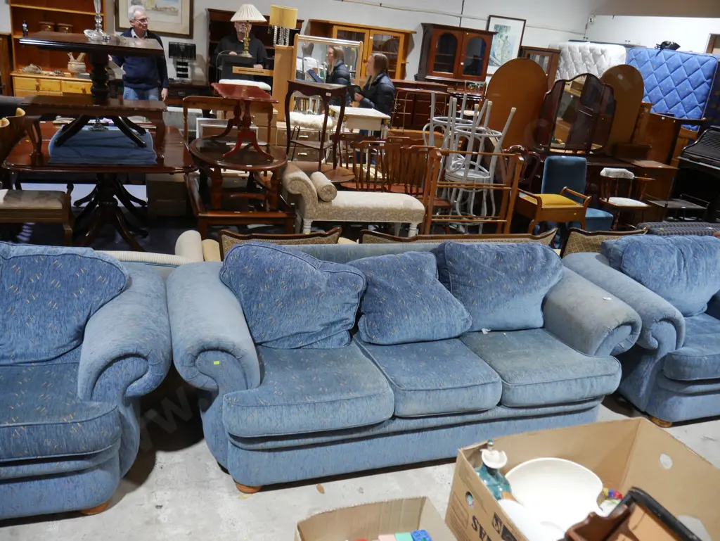 Three piece lounge suite Image 1++
