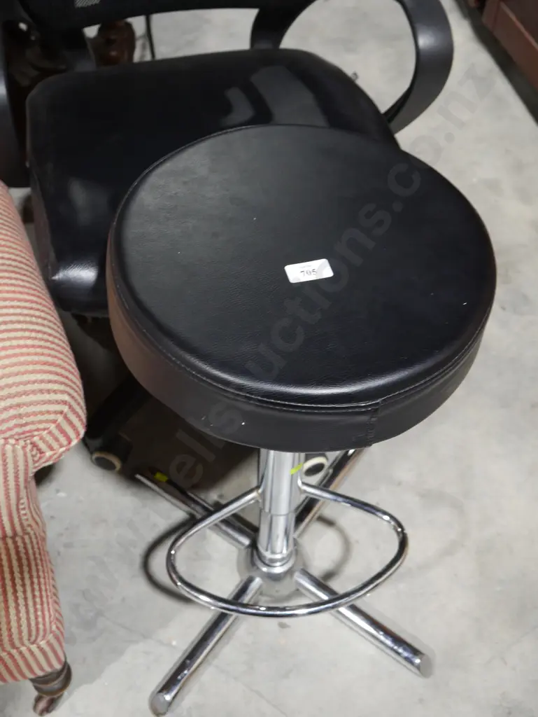 Bar stool Image 1++