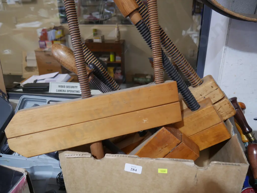 Wooden hand screw clamps Image 1++