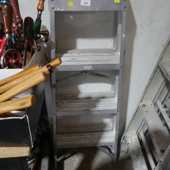 Step ladder