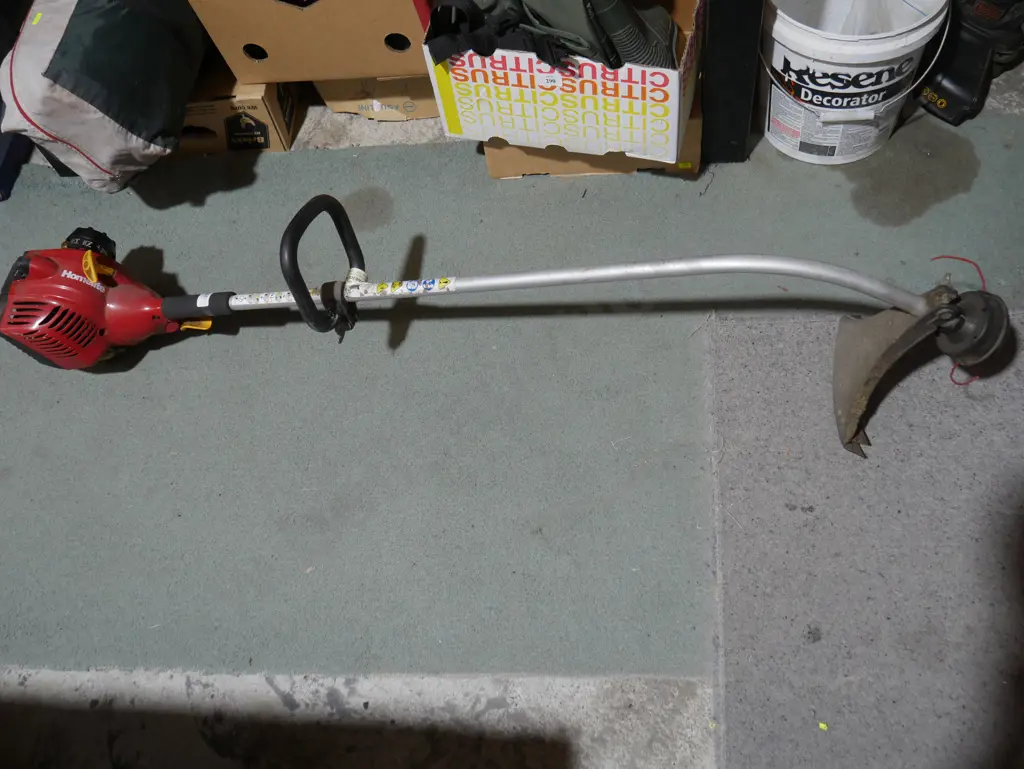 Homelite petrol weed trimmer Image 1++