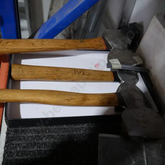3 axes