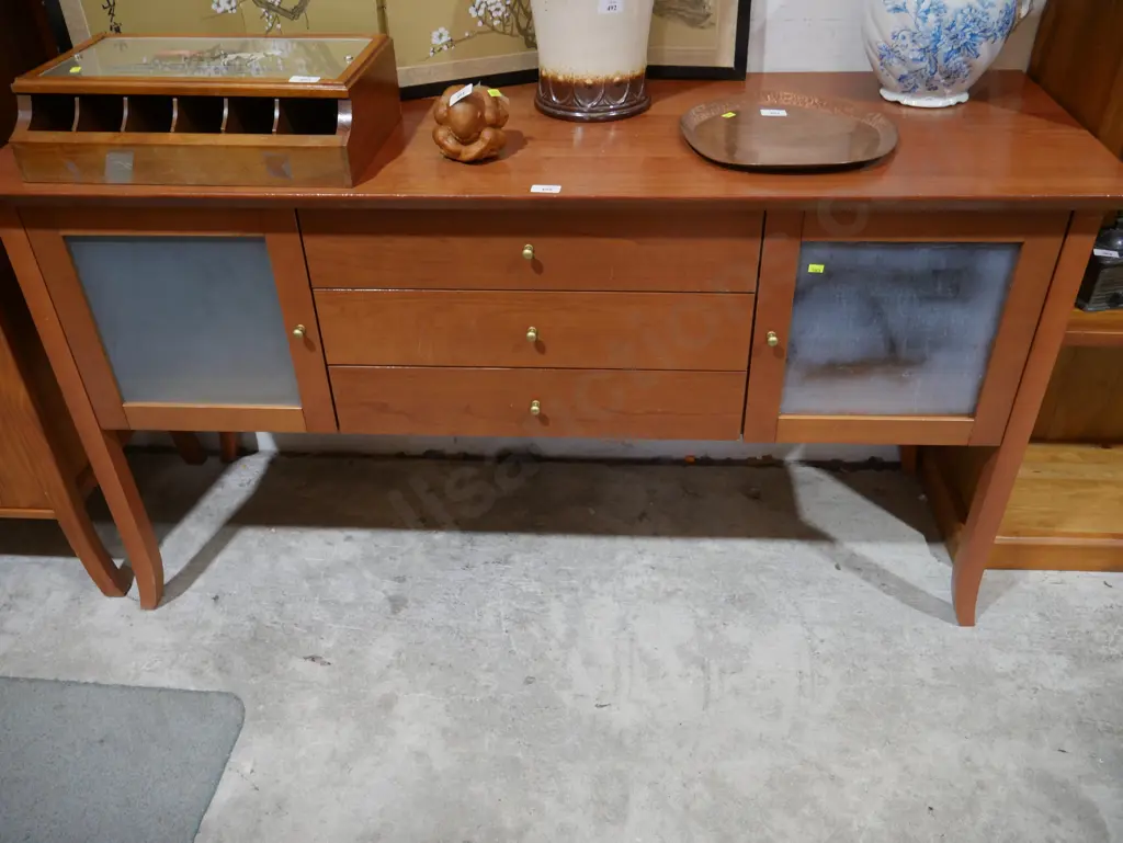 Sideboard Image 1++