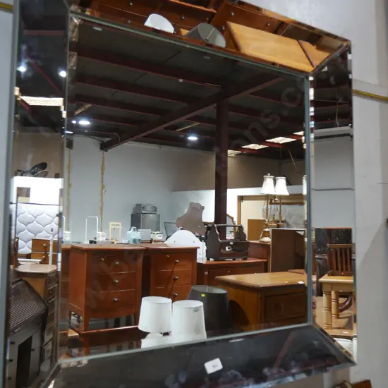 Bevelled mirror