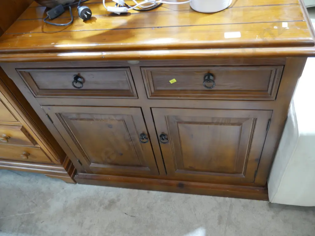 Sideboard Image 1++